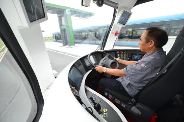 中车发布全球首列虚拟轨道电车：将实现无人驾驶
